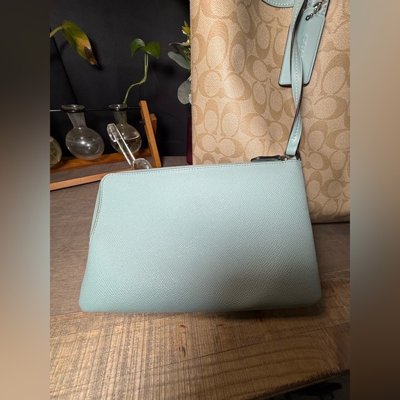 Coach Reversible Large City Tote in the colorway Light Khaki/Seafoam. With Pouch - Picture 14 of 15